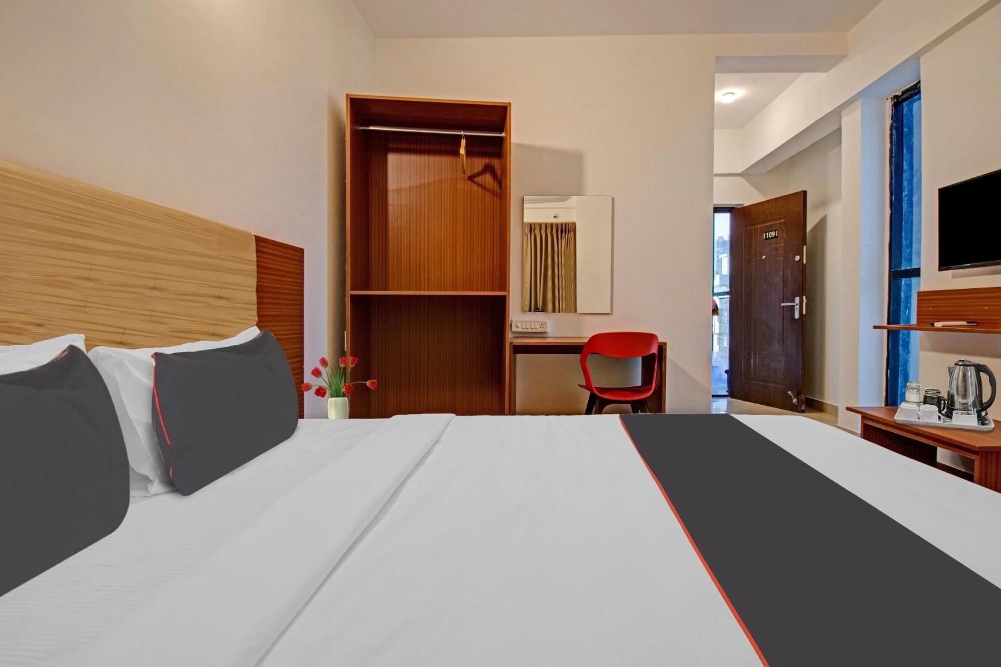 Super Collection O Petals Otium Business Hotel Bangalore Exteriör bild