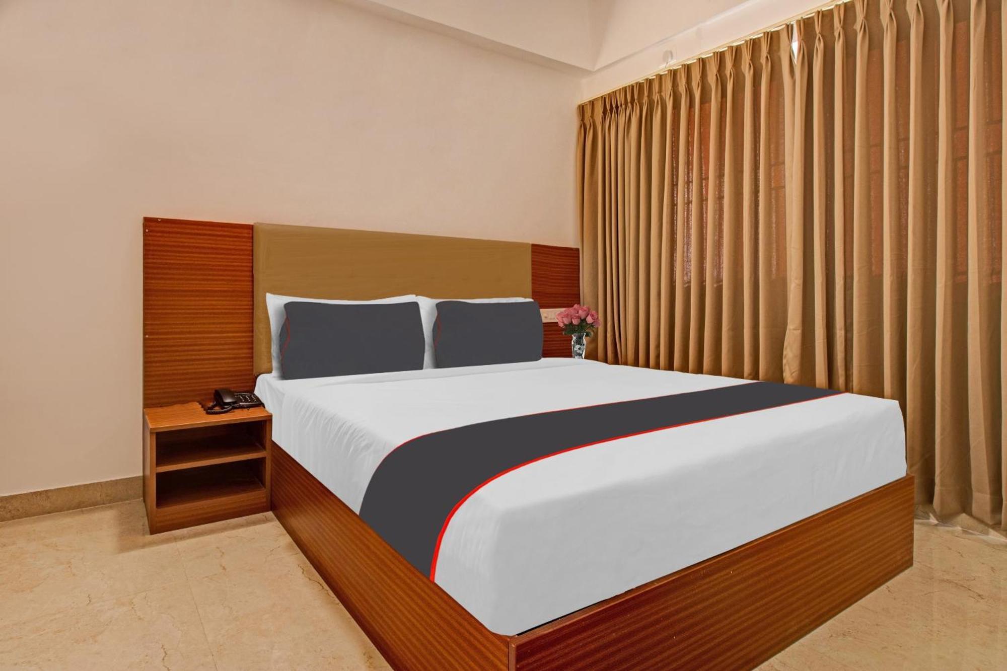 Super Collection O Petals Otium Business Hotel Bangalore Exteriör bild
