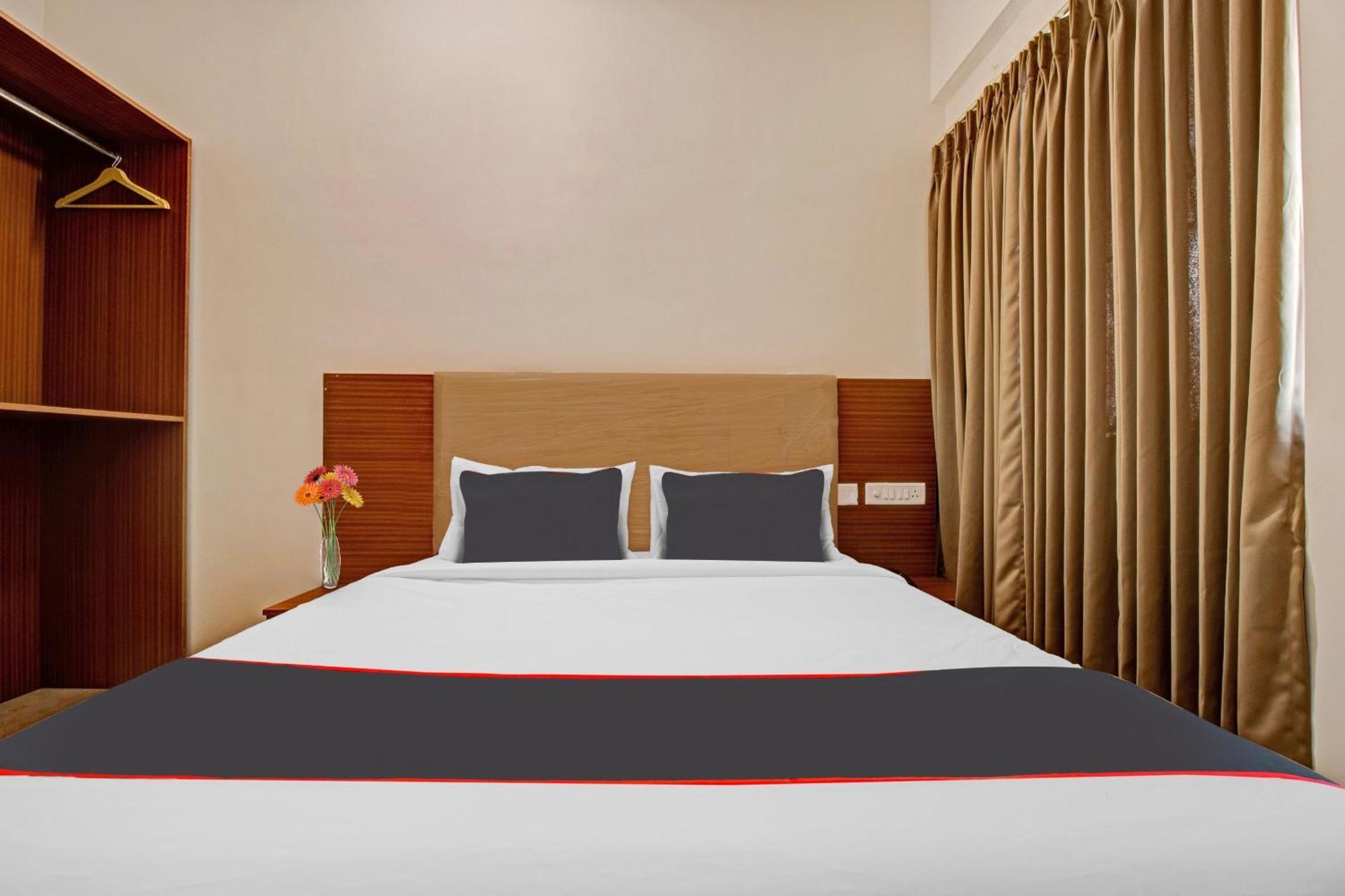 Super Collection O Petals Otium Business Hotel Bangalore Exteriör bild